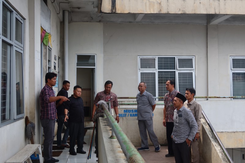 Animo Belanja Masyarakat di Pasar Daerah Berkurang, Komisi C DPRD Kunjungi Pasar Serap Aspirasi Permasalahan di Lapangan