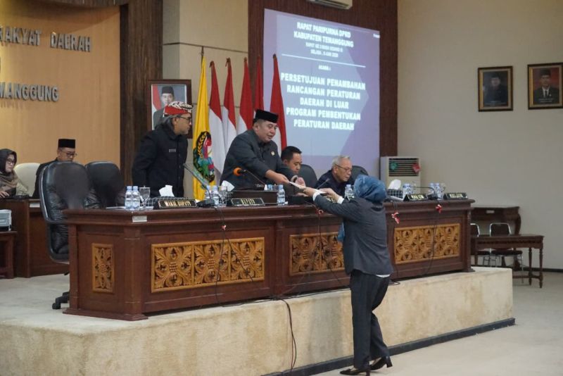 Jelang Pilkades Serentak, DPRD Setujui Dua Raperda Baru